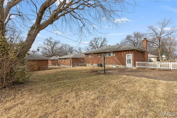 $1,250 | 1158 Reale Avenue, St. Louis, MO 63138