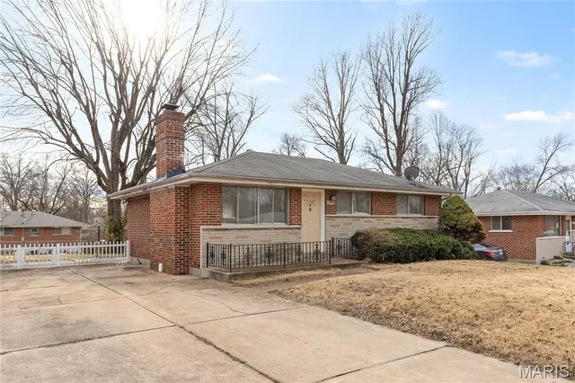 $900 | 1158 Reale Avenue, St. Louis, MO 63138