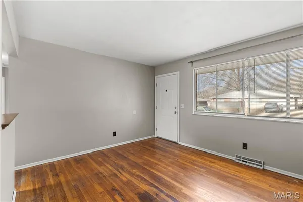 $1,250 | 1158 Reale Avenue, St. Louis, MO 63138