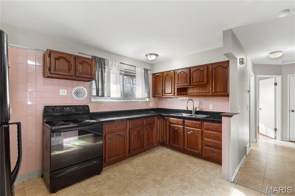 1158 Reale Avenue St. Louis, MO 63138 - Photo 8 of 18