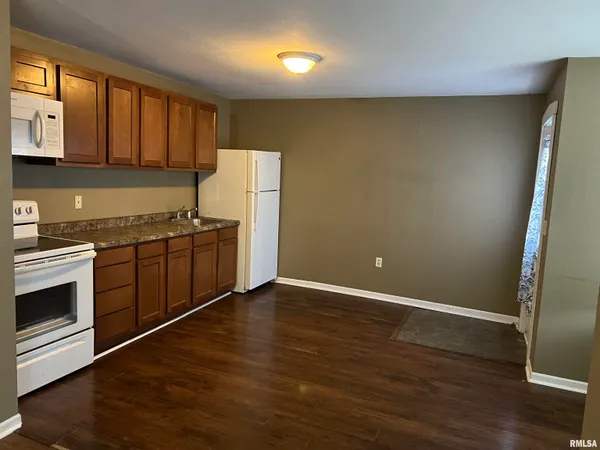 $125,000 | 135 East Main Street, Mount Sterling, IL 62353