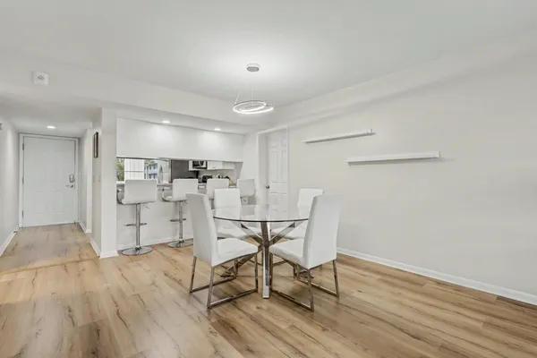 $2,500 | 1518 Whitehall Drive, Unit 204, Davie, FL 33324