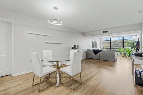 $2,500 | 1518 Whitehall Drive, Unit 204, Davie, FL 33324