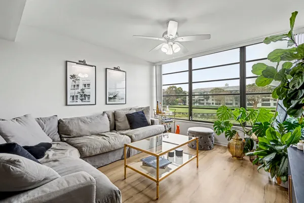 $2,500 | 1518 Whitehall Drive, Unit 204, Davie, FL 33324