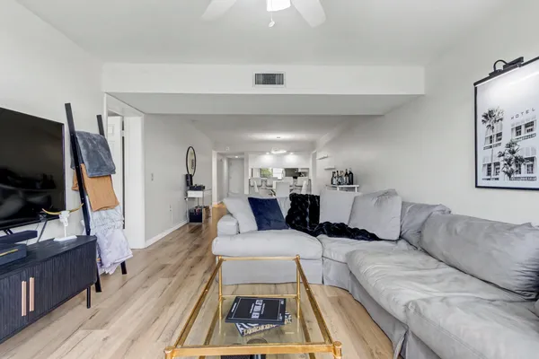 $2,500 | 1518 Whitehall Drive, Unit 204, Davie, FL 33324