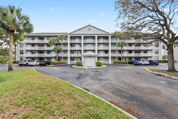 $2,500 | 1518 Whitehall Drive, Unit 204, Davie, FL 33324
