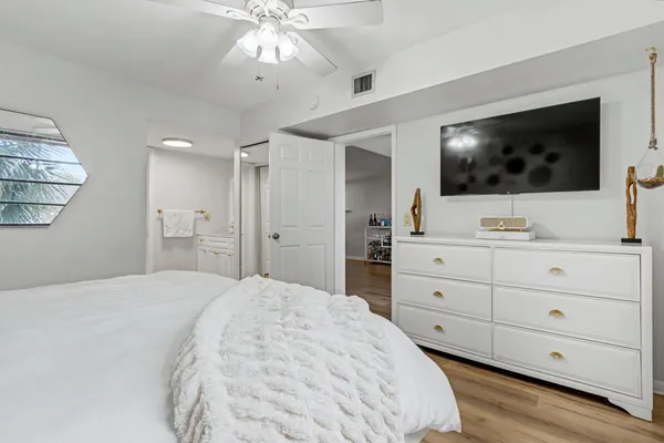 $2,500 | 1518 Whitehall Drive, Unit 204, Davie, FL 33324