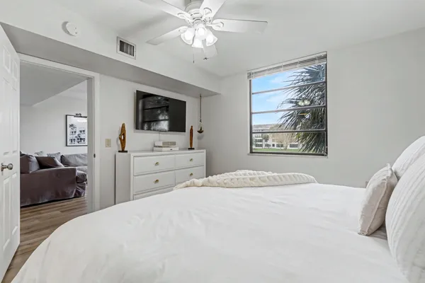 $2,500 | 1518 Whitehall Drive, Unit 204, Davie, FL 33324