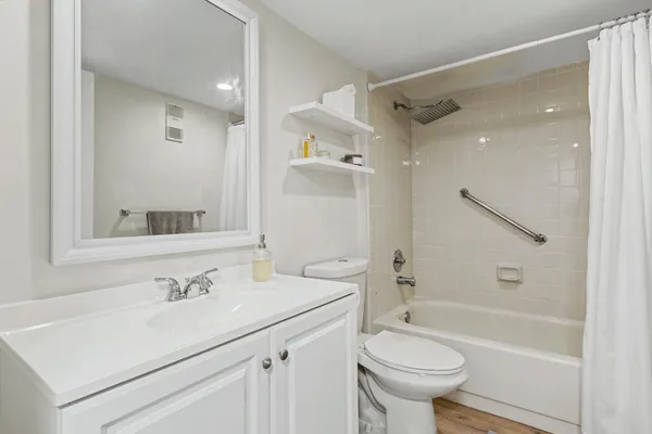 $2,500 | 1518 Whitehall Drive, Unit 204, Davie, FL 33324