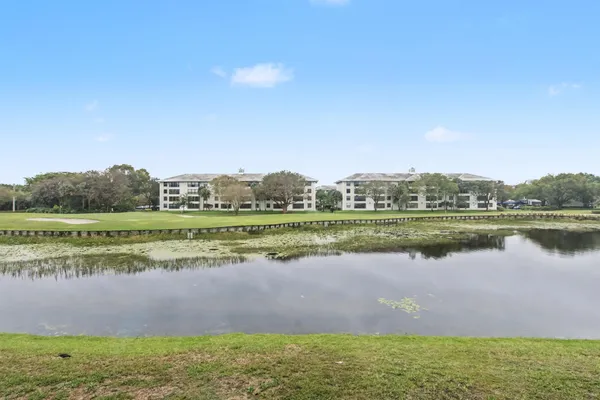 $2,500 | 1518 Whitehall Drive, Unit 204, Davie, FL 33324