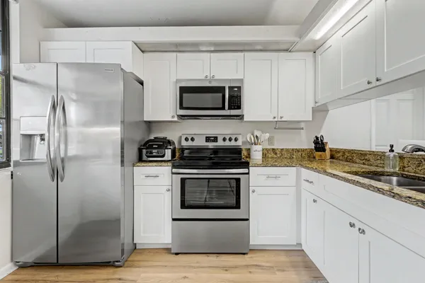 $2,500 | 1518 Whitehall Drive, Unit 204, Davie, FL 33324