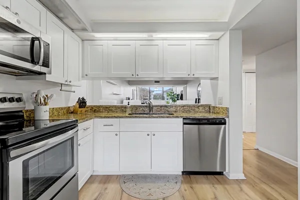 $2,500 | 1518 Whitehall Drive, Unit 204, Davie, FL 33324