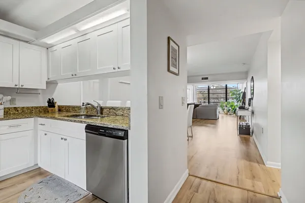 $2,500 | 1518 Whitehall Drive, Unit 204, Davie, FL 33324