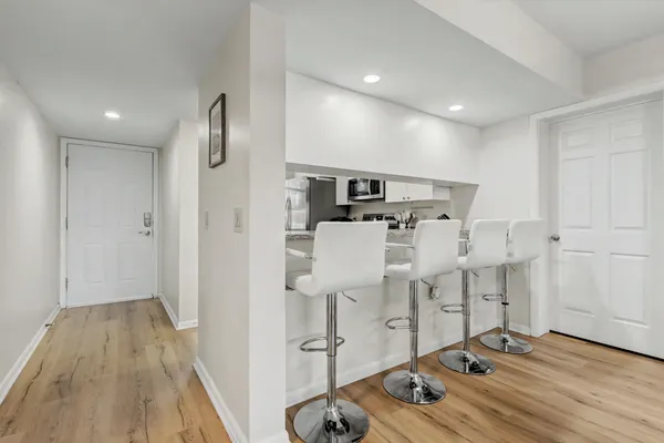 $2,500 | 1518 Whitehall Drive, Unit 204, Davie, FL 33324