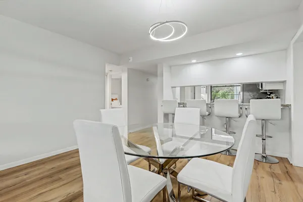 $2,500 | 1518 Whitehall Drive, Unit 204, Davie, FL 33324