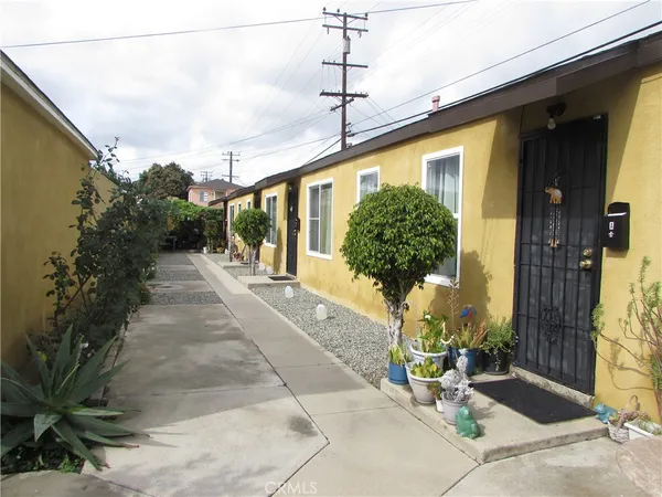 $865,000 | 5115 Loma Vista Avenue, Maywood, CA 90270