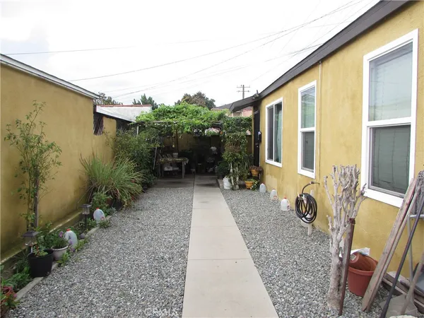 $865,000 | 5115 Loma Vista Avenue, Maywood, CA 90270