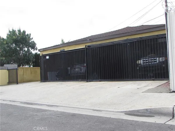 $865,000 | 5115 Loma Vista Avenue, Maywood, CA 90270