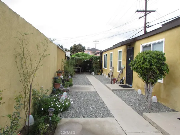 $865,000 | 5115 Loma Vista Avenue, Maywood, CA 90270