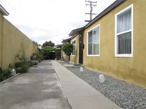 $865,000 | 5115 Loma Vista Avenue, Maywood, CA 90270