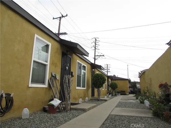 $865,000 | 5115 Loma Vista Avenue, Maywood, CA 90270