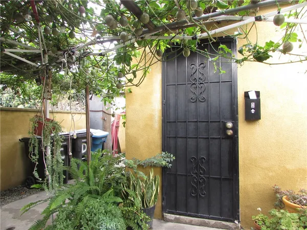 $865,000 | 5115 Loma Vista Avenue, Maywood, CA 90270