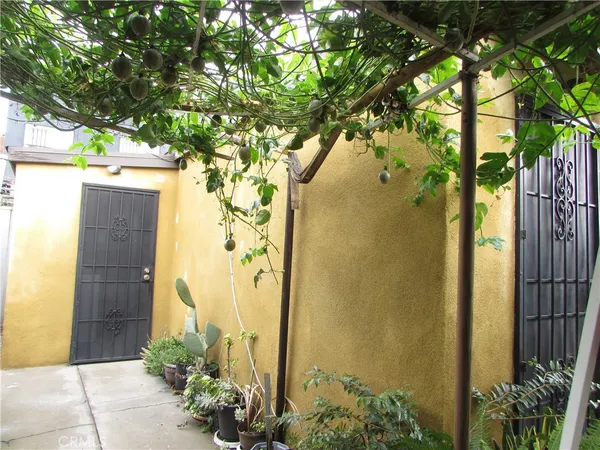 $865,000 | 5115 Loma Vista Avenue, Maywood, CA 90270