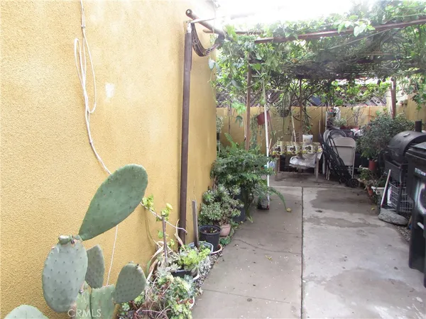 $865,000 | 5115 Loma Vista Avenue, Maywood, CA 90270