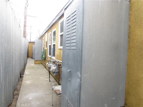 $865,000 | 5115 Loma Vista Avenue, Maywood, CA 90270