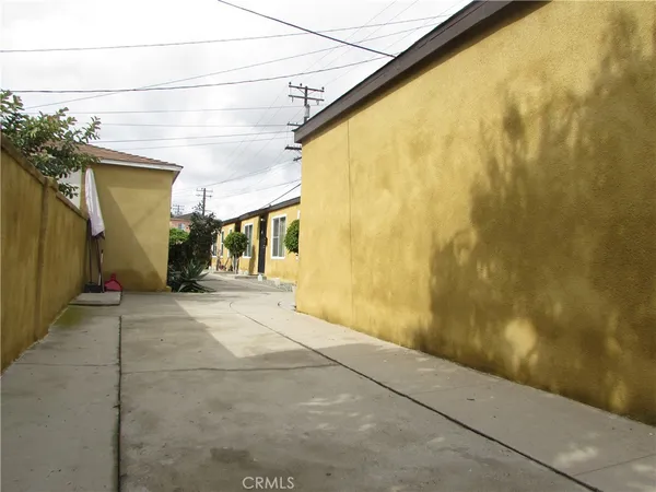 $865,000 | 5115 Loma Vista Avenue, Maywood, CA 90270