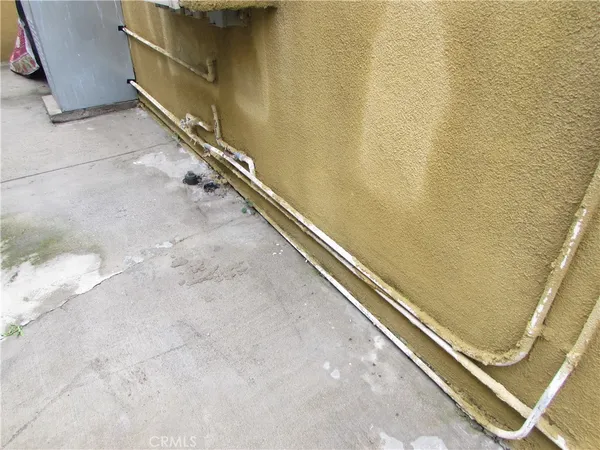 $865,000 | 5115 Loma Vista Avenue, Maywood, CA 90270