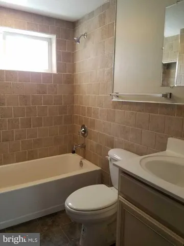 a view of empty room with wooden floor and closet