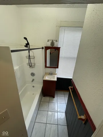 $995 | 410 East 16th Street, Unit 2, Indianapolis, IN 46202