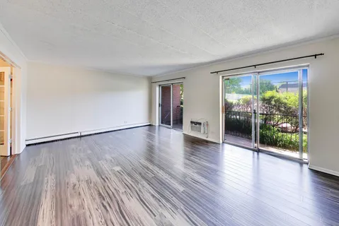 $179,900 | 1056 North Mill Street, Unit 107, Naperville, IL 60563