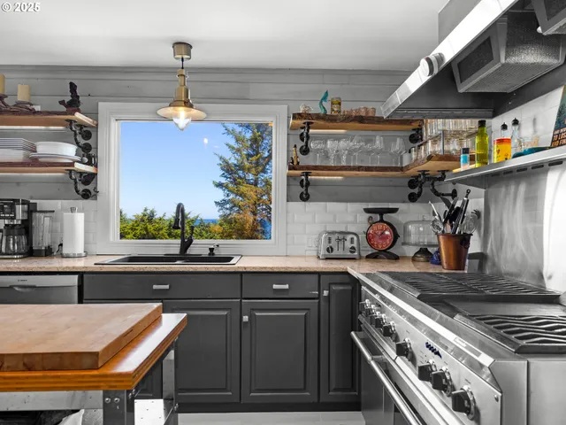 $2,575,000 | 3232 Sunset Boulevard, Seaside, OR 97138