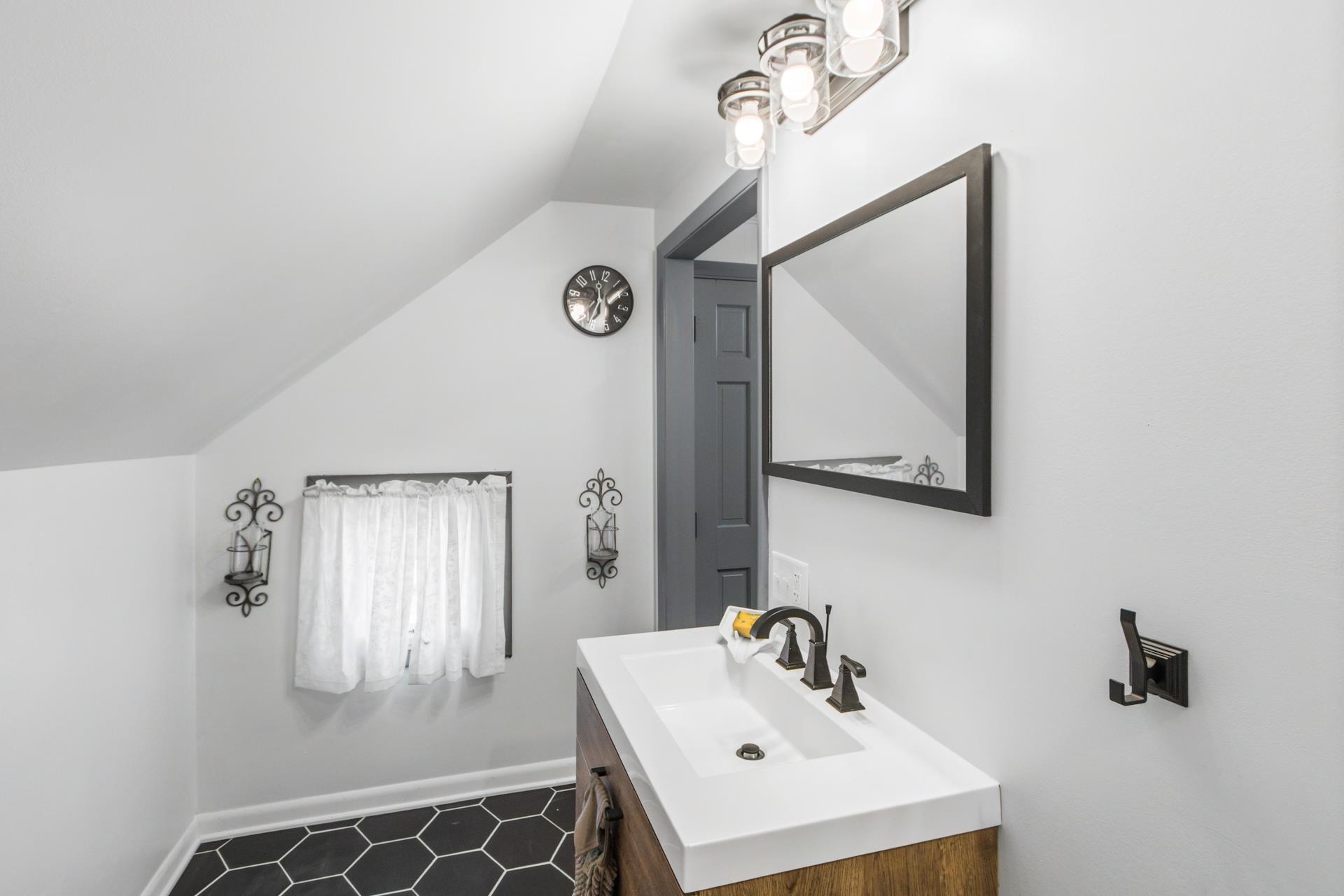 528 4th Street Baraboo, WI 53913 - Photo 5 of 29