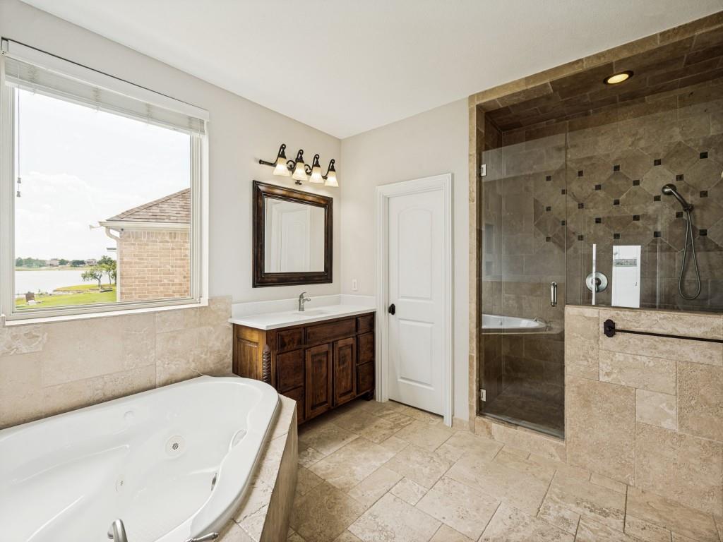 5975 Diamond Spur Frisco, TX 75036 - Photo 18 of 40 a bathroom with a bathtub and a sink
