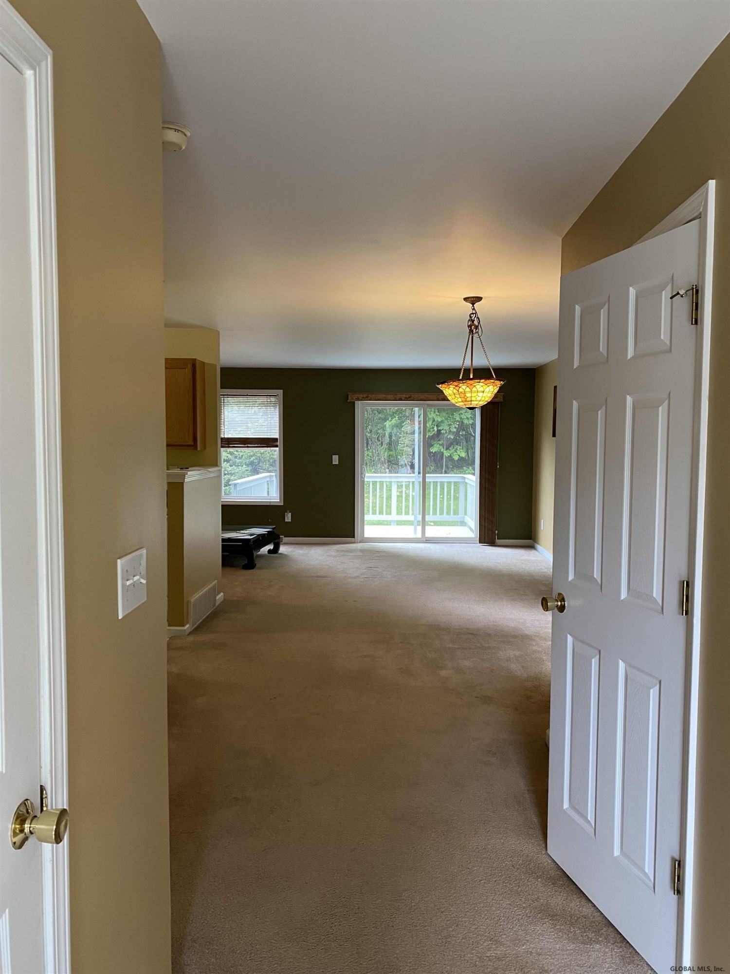 136 Harvard Road Colonie, NY 12189 - Photo 5 of 25 Photo 5