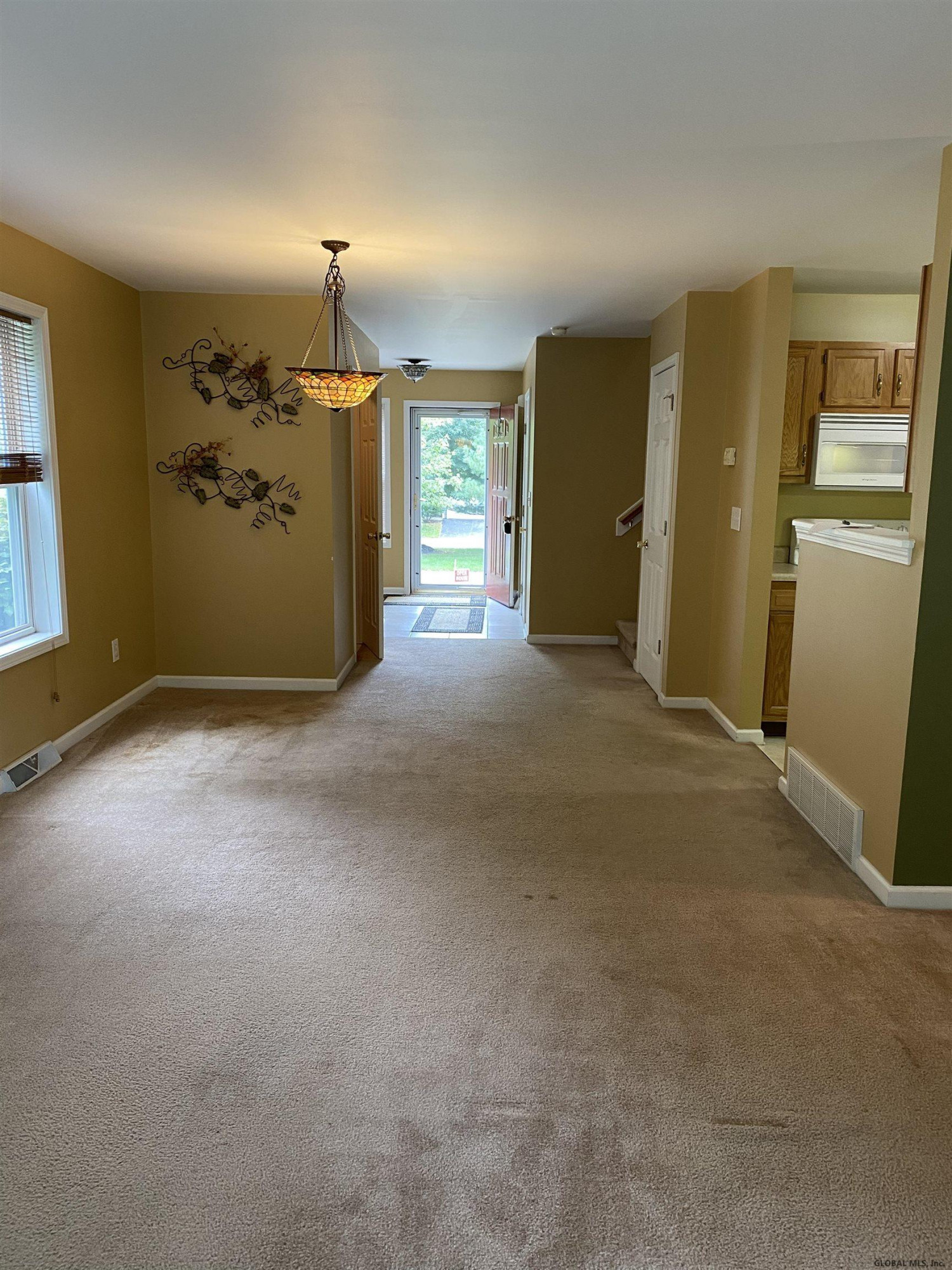 136 Harvard Road Colonie, NY 12189 - Photo 6 of 25 Photo 6