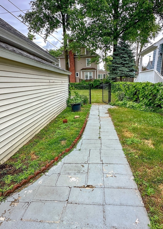 573 White Street Springfield, MA 01108 - Photo 4 of 39