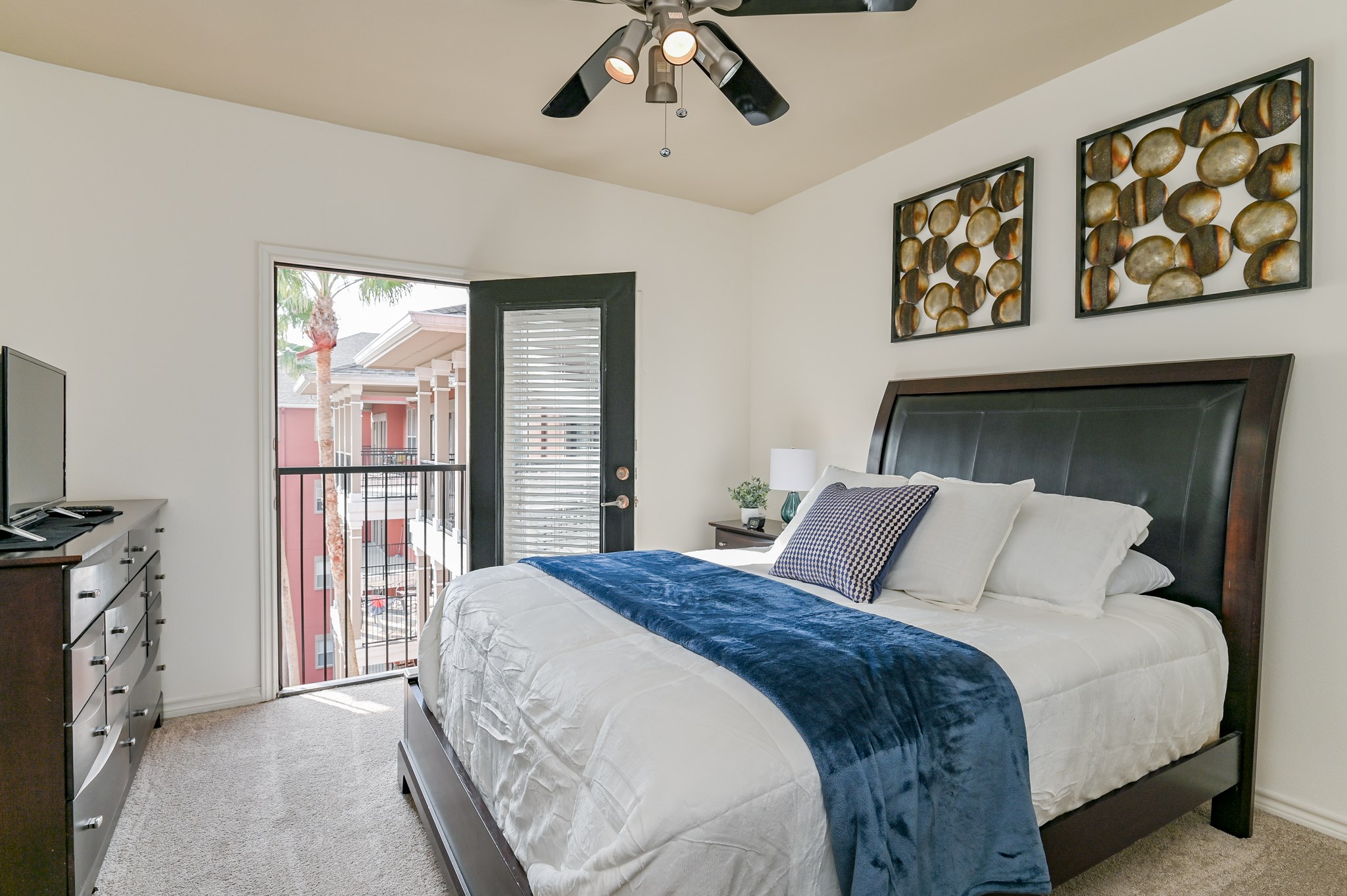 2400 McCue Road, Unit 443 Houston, TX 77056 - Photo 15 of 31 a bedroom with a large bed and a tv