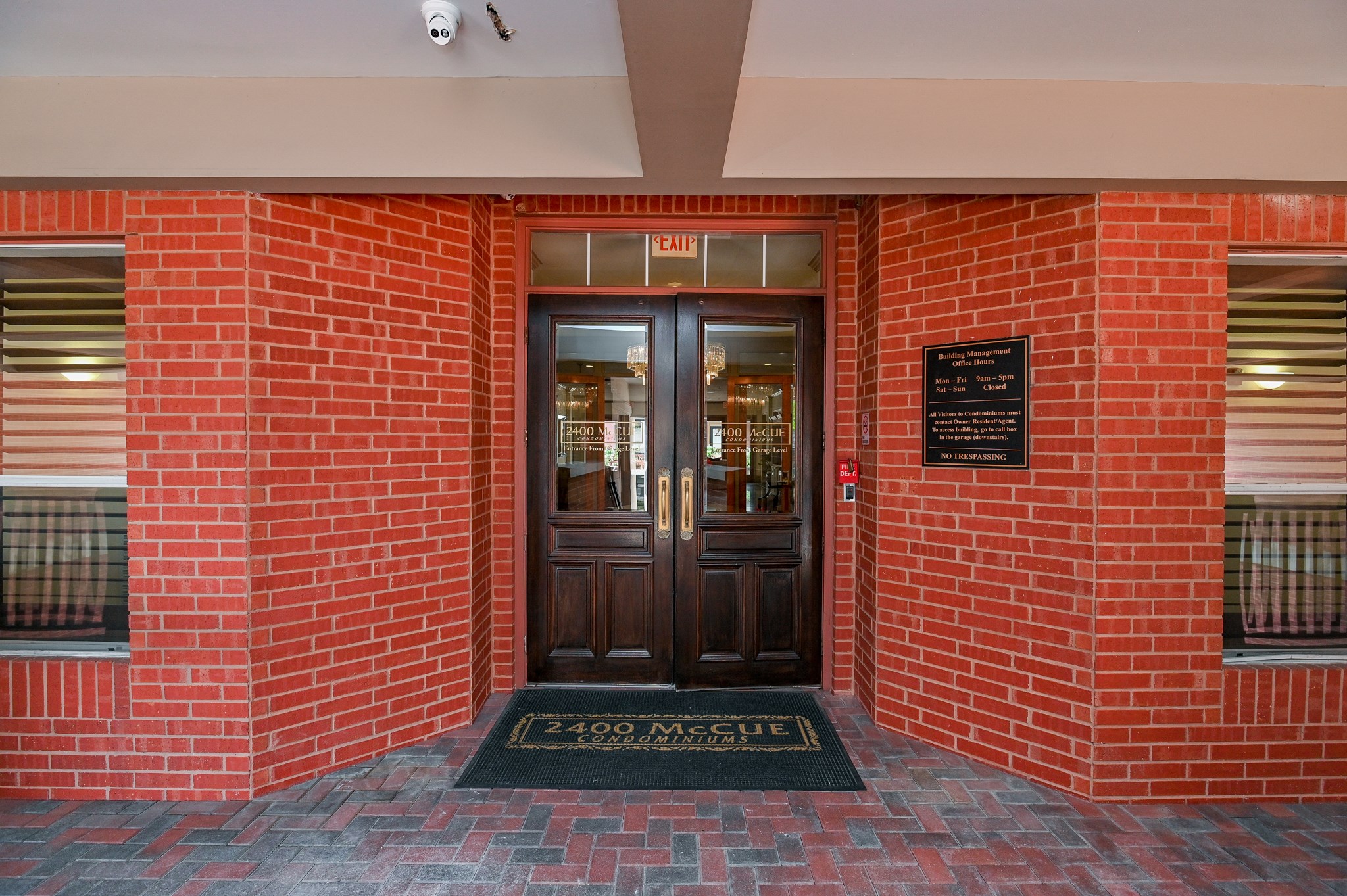 2400 McCue Road, Unit 443 Houston, TX 77056 - Photo 5 of 31 This is your VIP treatment location whether you aspire to live, work, shop or play.