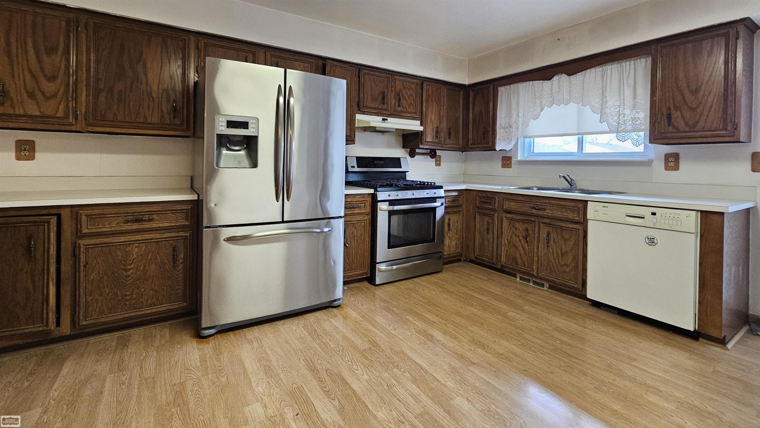 8744 Phoenix Court Warren, MI 48093 - Photo 5 of 21