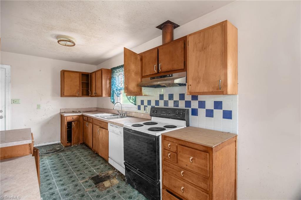 2507 Woodruff Avenue High Point, NC 27265 - Photo 13 of 27