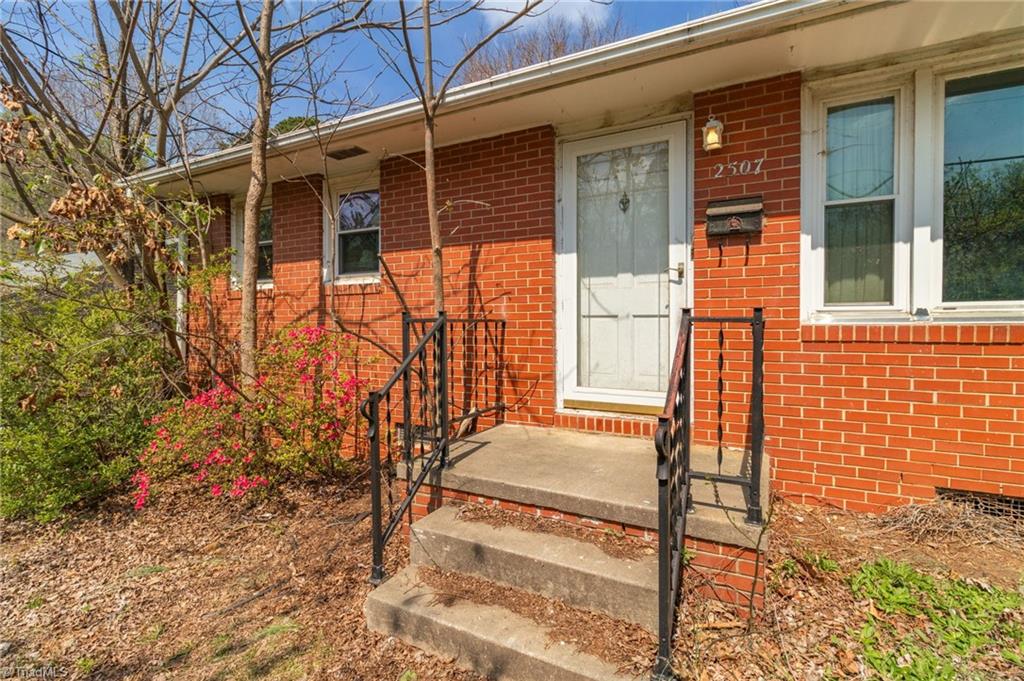 2507 Woodruff Avenue High Point, NC 27265 - Photo 5 of 27