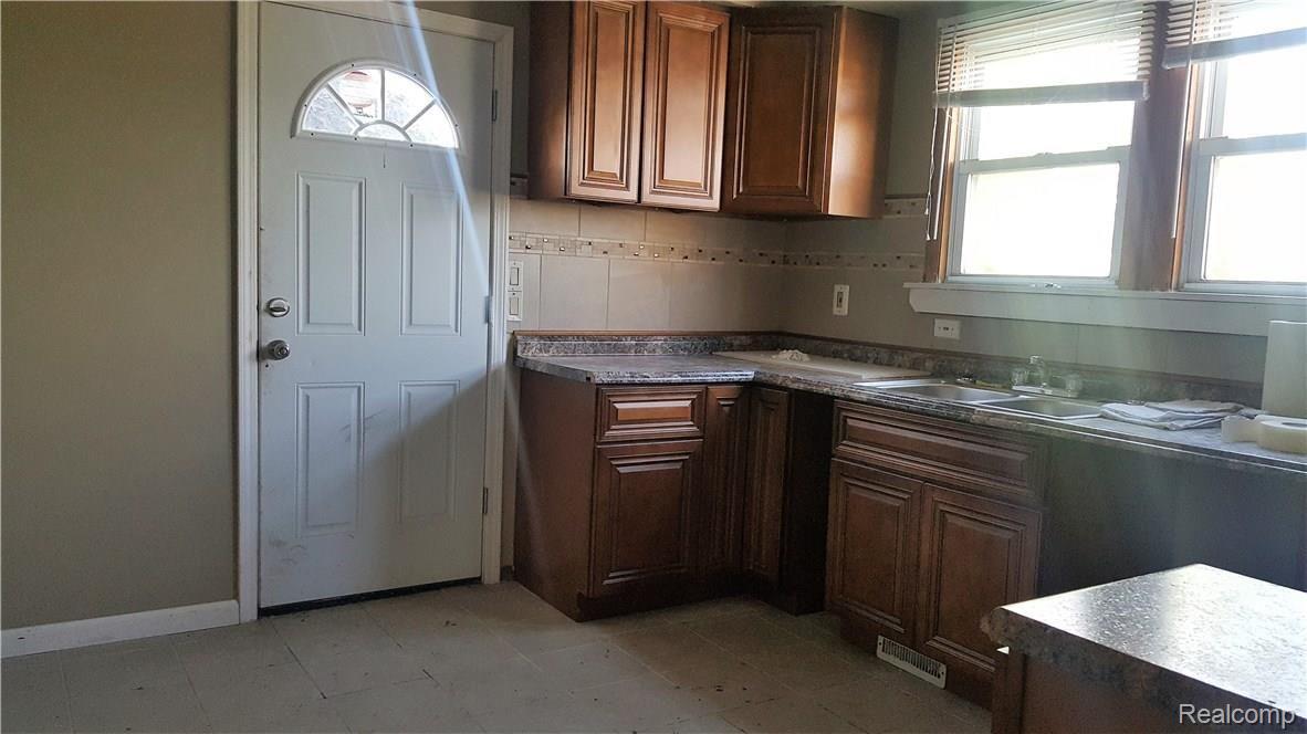 32 Roehrig Street Trenton, MI 48183 - Photo 9 of 9 20160823_181121.jpg