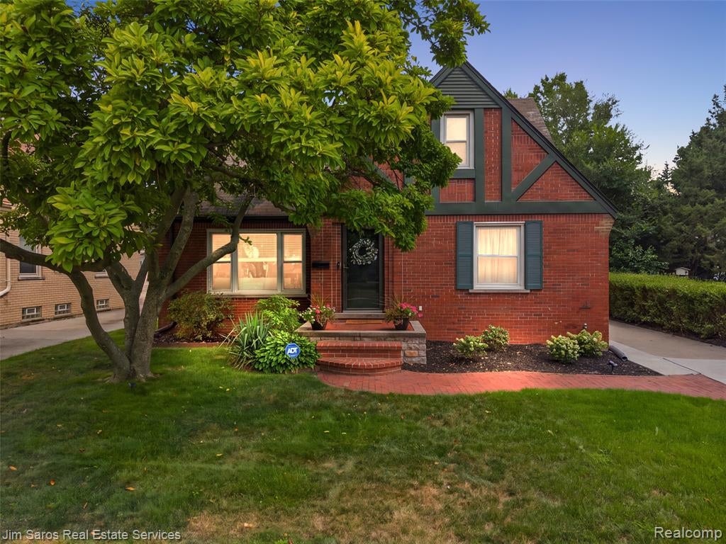 488 Bournemouth Road Grosse Pointe Farms, MI 48236 - Photo 1 of 30 Gallery Image 1