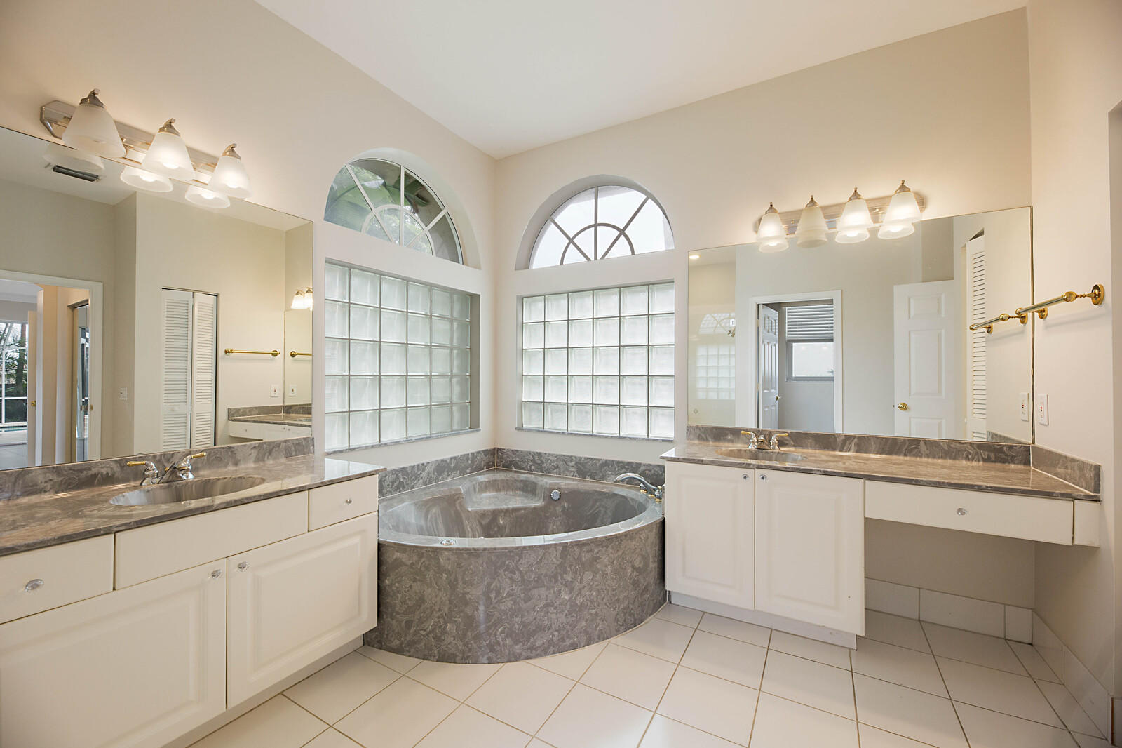 10372 Lexington Estates Boulevard Boca Raton, FL 33428 - Photo 6 of 30 05_10372_Lexington_Estates_Blvd_4_of_30_