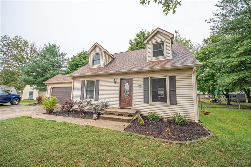 702 Riverside Court Columbus, IN 47203 - Photo 2 of 34 Gallery Image 2