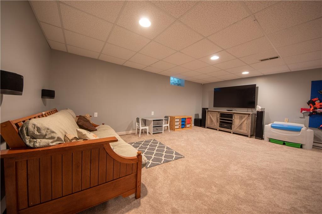 702 Riverside Court Columbus, IN 47203 - Photo 14 of 34 Gallery Image 14